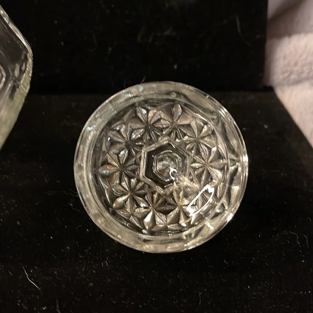 Avon - Vintage - lead crystal container with Lid - super pretty! Great Gift!